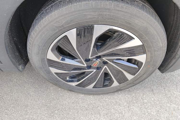 Used Hongqi HS7 PHEV 2024 2.0T PHEV Four-Wheel Drive Flagship Edition 6 Seats Right Front Wheel Hub