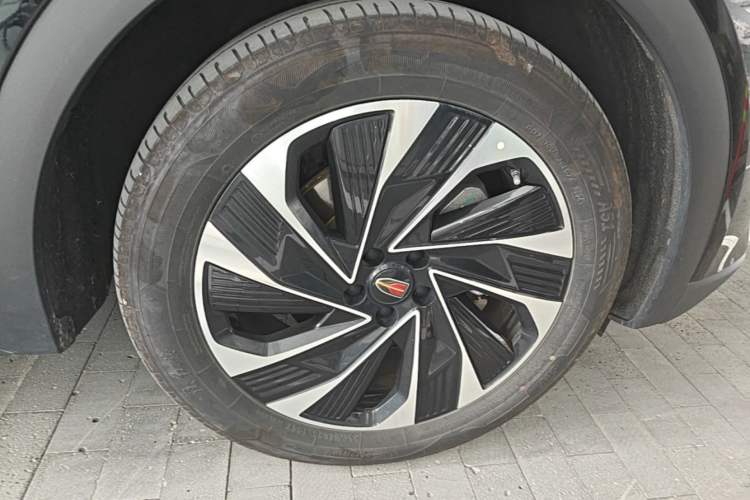 Used Hongqi HS7 PHEV 2024 2.0T PHEV Four-Wheel Drive Flagship Edition 6 Seats Right Front Wheel Hub