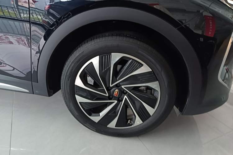 Used Hongqi HS7 PHEV 2024 2.0T PHEV Four-Wheel Drive Flagship Edition 6 Seats Right Front Wheel Hub
