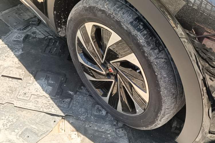 Used Hongqi HS7 PHEV 2024 2.0T PHEV Four-Wheel Drive Flagship Edition 6 Seats Right Front Wheel Hub