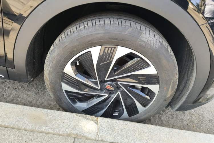 Used Hongqi HS7 PHEV 2024 2.0T PHEV Four-Wheel Drive Flagship Edition 7 Seats Right Front Wheel Hub
