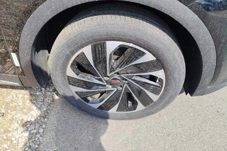 Used Hongqi HS7 PHEV 2024 2.0T PHEV Four-Wheel Drive Flagship Edition 7 Seats Right Front Wheel Hub