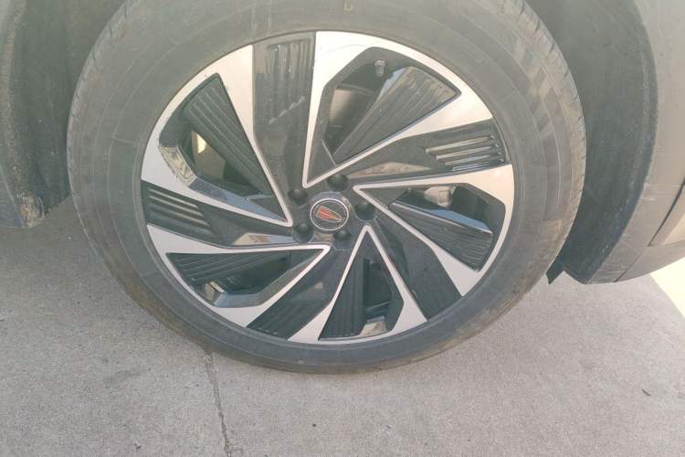 Used Hongqi HS7 PHEV 2024 2.0T PHEV Two-Wheel Drive Flagship Edition 6 Seats Right Front Wheel Hub