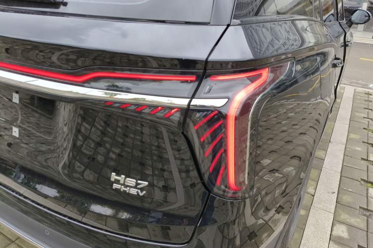 Used Hongqi HS7 PHEV 2024 2.0T PHEV Four-Wheel Drive Flagship Edition 6 Seats Right Rear Taillight
