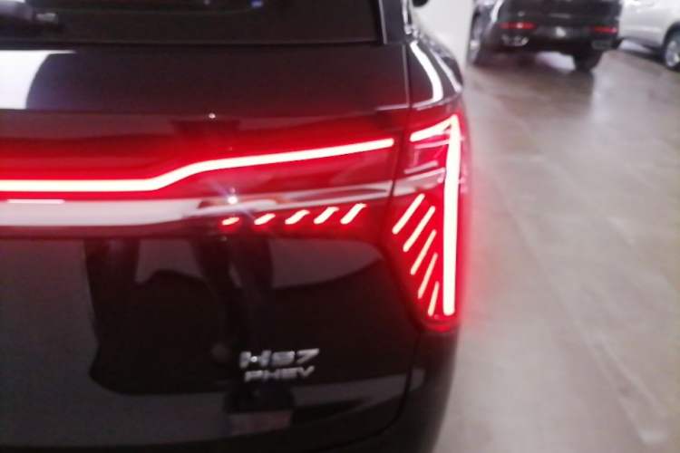 Used Hongqi HS7 PHEV 2024 2.0T PHEV Four-Wheel Drive Flagship Edition 6 Seats Right Rear Taillight