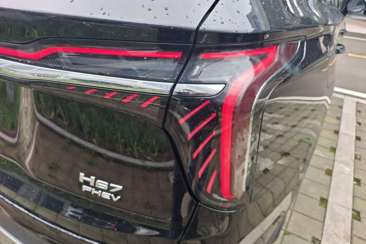 Used Hongqi HS7 PHEV 2024 2.0T PHEV Four-Wheel Drive Flagship Edition 6 Seats Right Rear Taillight
