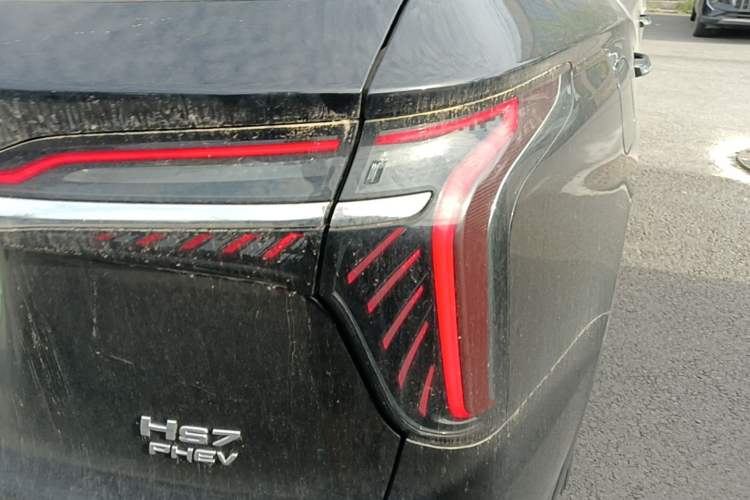 Used Hongqi HS7 PHEV 2024 2.0T PHEV Four-Wheel Drive Flagship Edition 6 Seats Right Rear Taillight