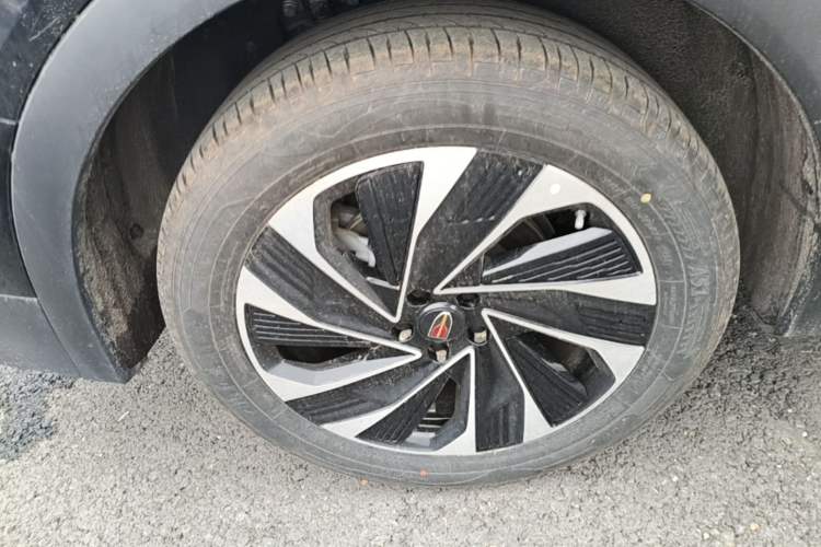 Used Hongqi HS7 PHEV 2024 2.0T PHEV Four-Wheel Drive Flagship Edition 6 Seats Right Rear Wheel Hub