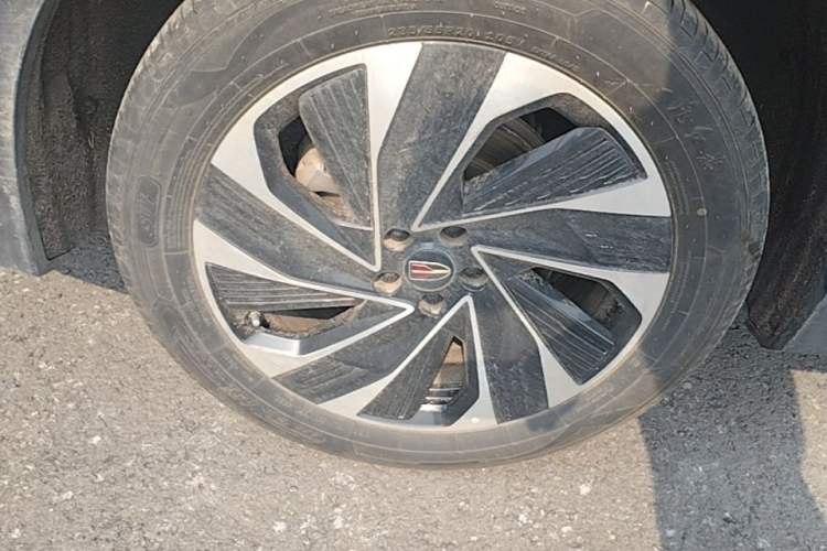 Used Hongqi HS7 PHEV 2024 2.0T PHEV Four-Wheel Drive Flagship Edition 7 Seats Right Rear Wheel Hub