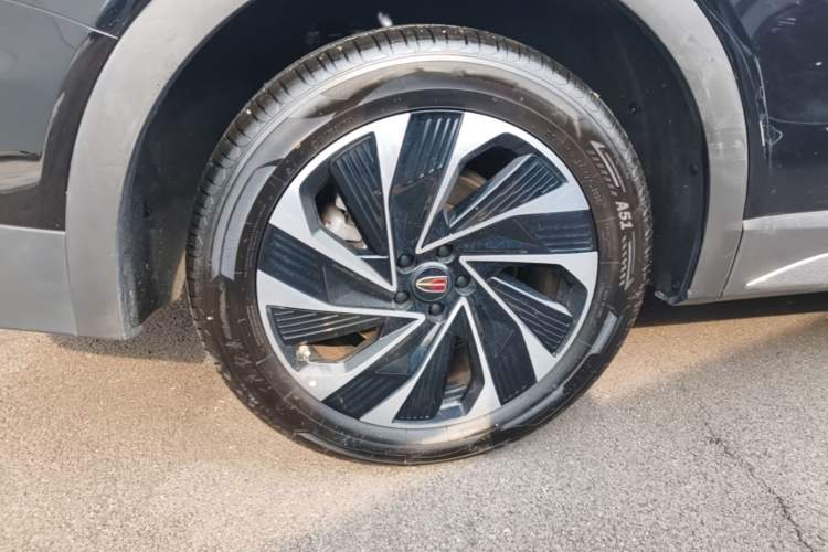 Used Hongqi HS7 PHEV 2024 2.0T PHEV Four-Wheel Drive Flagship Edition 6 Seats Right Rear Wheel Hub