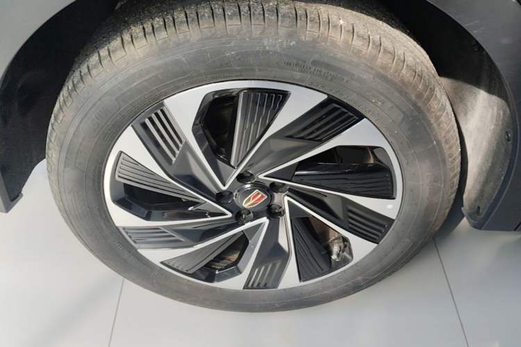Used Hongqi HS7 PHEV 2024 2.0T PHEV Four-Wheel Drive Flagship Edition 6 Seats Right Rear Wheel Hub