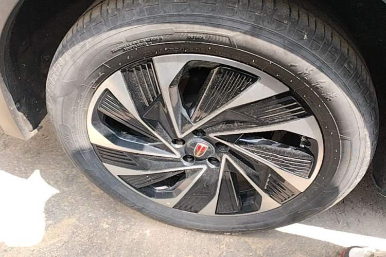 Used Hongqi HS7 PHEV 2024 2.0T PHEV Four-Wheel Drive Flagship Edition 7 Seats Right Rear Wheel Hub
