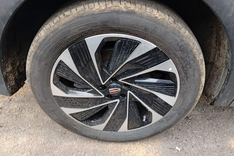 Used Hongqi HS7 PHEV 2024 2.0T PHEV Four-Wheel Drive Flagship Edition 6 Seats Right Rear Wheel Hub