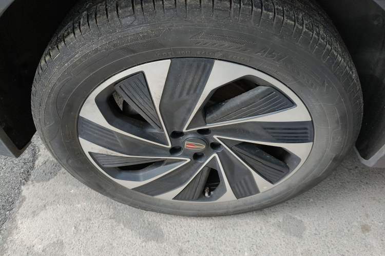 Used Hongqi HS7 PHEV 2024 2.0T PHEV Four-Wheel Drive Flagship Edition 6 Seats Right Rear Wheel Hub