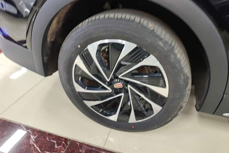 Used Hongqi HS7 PHEV 2024 2.0T PHEV Four-Wheel Drive Flagship Edition 6 Seats Right Rear Wheel Hub