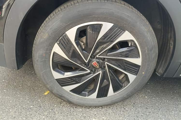 Used Hongqi HS7 PHEV 2024 2.0T PHEV Four-Wheel Drive Flagship Edition 6 Seats Right Rear Wheel Hub