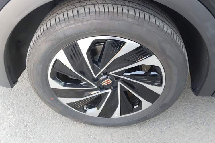 Used Hongqi HS7 PHEV 2024 2.0T PHEV Four-Wheel Drive Flagship Edition 6 Seats Right Rear Wheel Hub