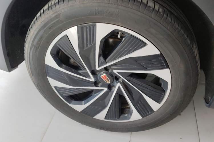 Used Hongqi HS7 PHEV 2024 2.0T PHEV Four-Wheel Drive Flagship Edition 6 Seats Right Rear Wheel Hub