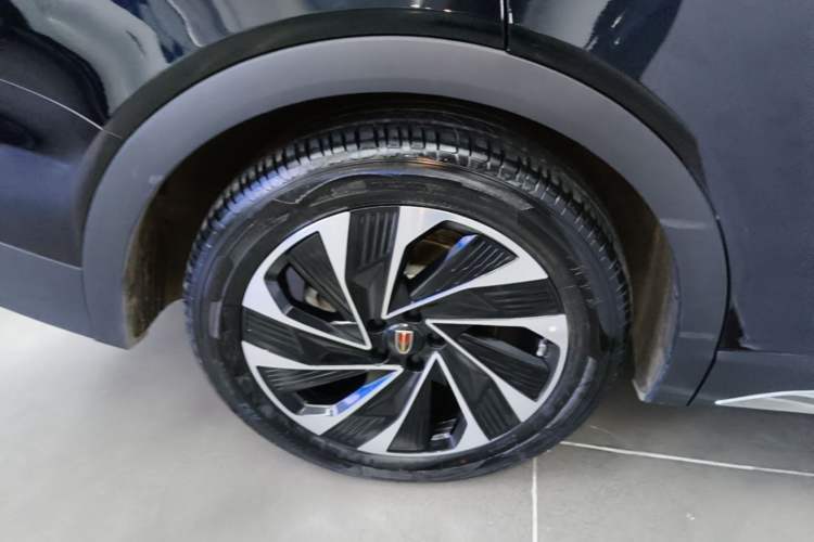 Used Hongqi HS7 PHEV 2024 2.0T PHEV Four-Wheel Drive Flagship Edition 6 Seats Right Rear Wheel Hub