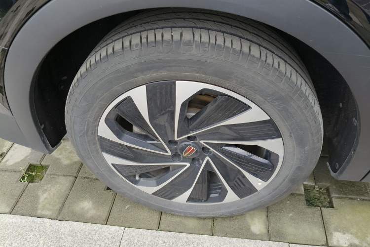 Used Hongqi HS7 PHEV 2024 2.0T PHEV Four-Wheel Drive Flagship Edition 6 Seats Right Rear Wheel Hub
