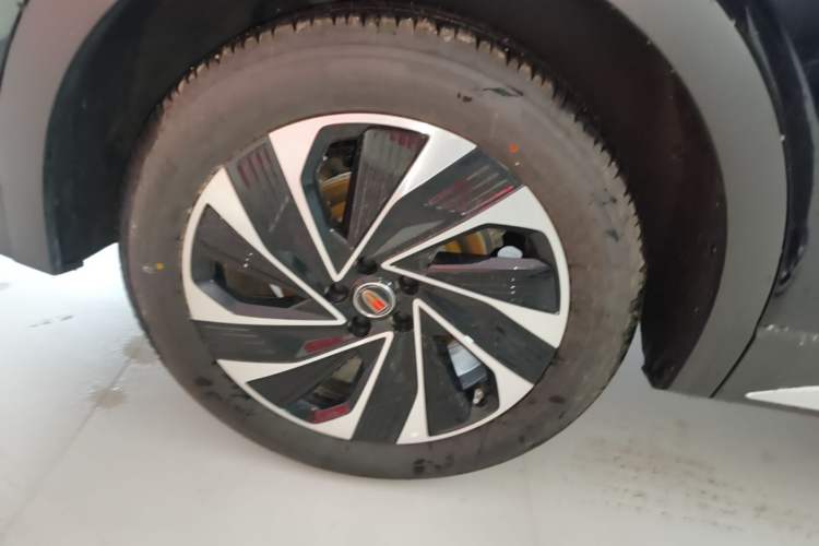 Used Hongqi HS7 PHEV 2024 2.0T PHEV Four-Wheel Drive Flagship Edition 6 Seats Right Rear Wheel Hub