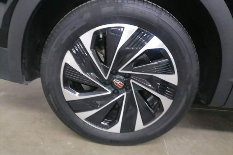 Used Hongqi HS7 PHEV 2024 2.0T PHEV Four-Wheel Drive Flagship Edition 6 Seats Right Rear Wheel Hub