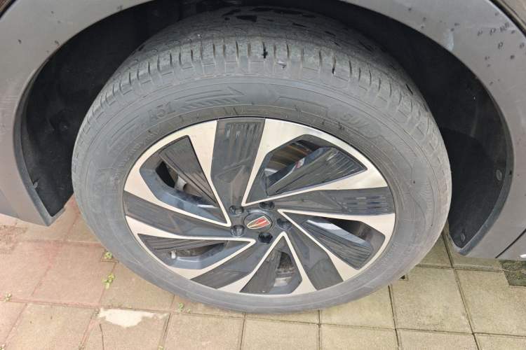 Used Hongqi HS7 PHEV 2024 2.0T PHEV Four-Wheel Drive Flagship Edition 6 Seats Right Rear Wheel Hub