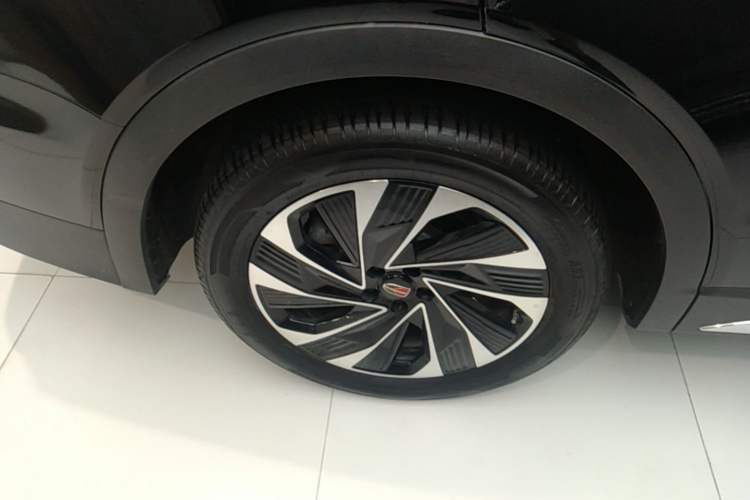 Used Hongqi HS7 PHEV 2024 2.0T PHEV Four-Wheel Drive Flagship Edition 7 Seats Right Rear Wheel Hub