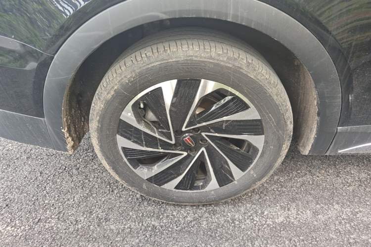 Used Hongqi HS7 PHEV 2024 2.0T PHEV Four-Wheel Drive Flagship Edition 6 Seats Right Rear Wheel Hub