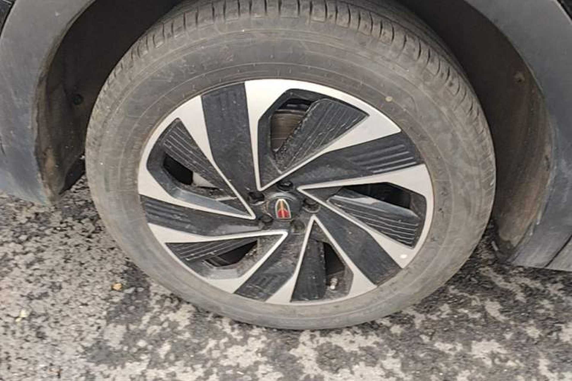 Used Hongqi HS7 PHEV 2024 2.0T PHEV Four-Wheel Drive Flagship Edition 7 Seats Right Rear Wheel Hub