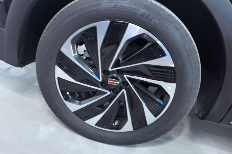 Used Hongqi HS7 PHEV 2024 2.0T PHEV Four-Wheel Drive Flagship Edition 7 Seats Right Rear Wheel Hub