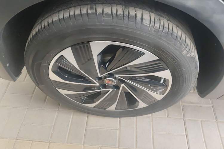 Used Hongqi HS7 PHEV 2024 2.0T PHEV Four-Wheel Drive Flagship Edition 6 Seats Right Rear Wheel Hub