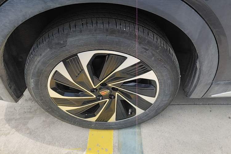Used Hongqi HS7 PHEV 2024 2.0T PHEV Four-Wheel Drive Flagship Edition 6 Seats Right Rear Wheel Hub