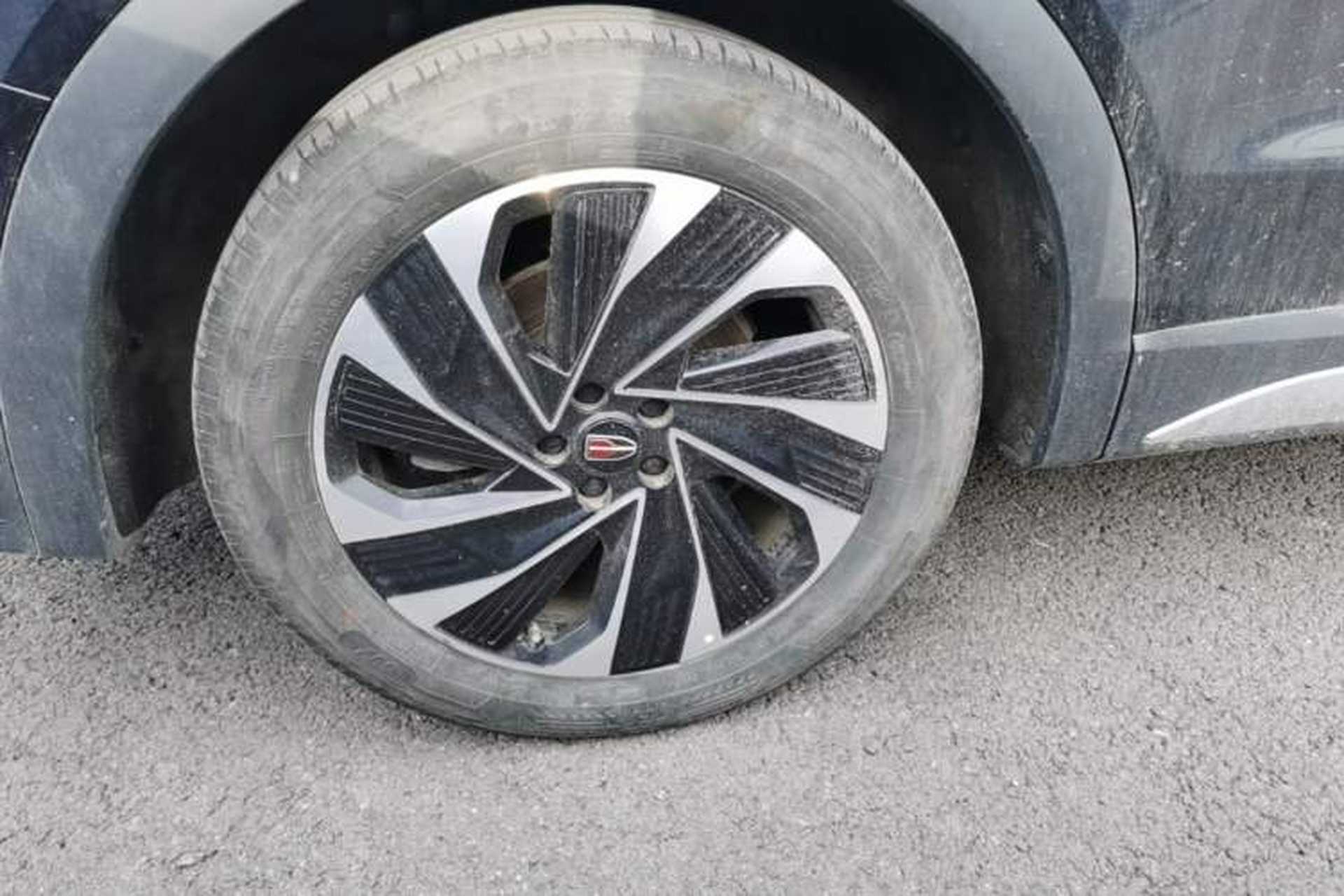 Used Hongqi HS7 PHEV 2024 2.0T PHEV Four-Wheel Drive Flagship Edition 7 Seats Right Rear Wheel Hub