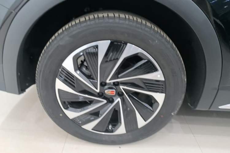 Used Hongqi HS7 PHEV 2024 2.0T PHEV Four-Wheel Drive Flagship Edition 6 Seats Right Rear Wheel Hub