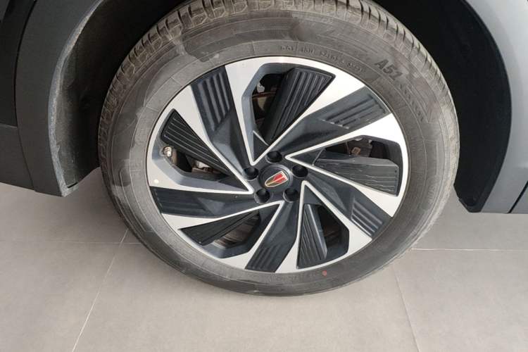 Used Hongqi HS7 PHEV 2024 2.0T PHEV Four-Wheel Drive Flagship Edition 6 Seats Right Rear Wheel Hub