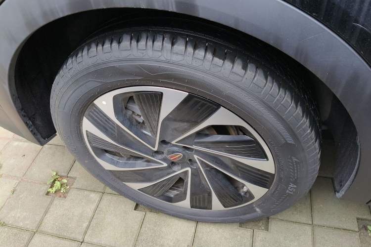 Used Hongqi HS7 PHEV 2024 2.0T PHEV Four-Wheel Drive Flagship Edition 6 Seats Right Rear Wheel Hub