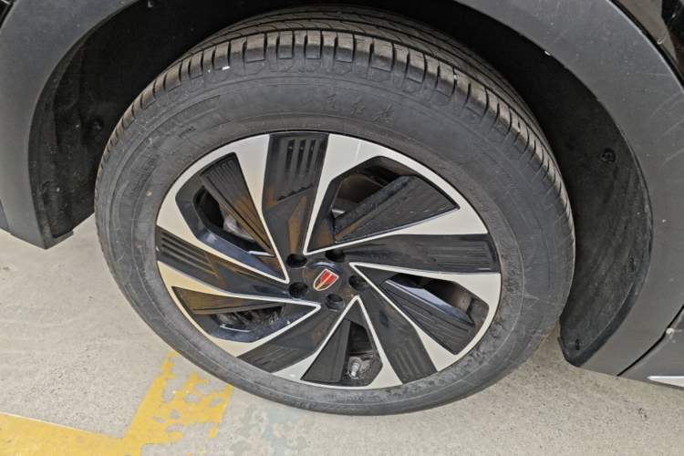 Used Hongqi HS7 PHEV 2024 2.0T PHEV Four-Wheel Drive Flagship Edition 6 Seats Right Rear Wheel Hub