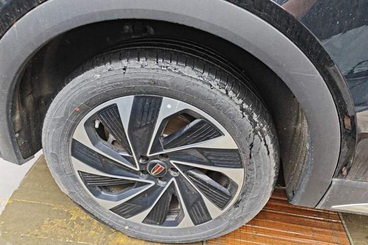 Used Hongqi HS7 PHEV 2024 2.0T PHEV Four-Wheel Drive Flagship Edition 6 Seats Right Rear Wheel Hub