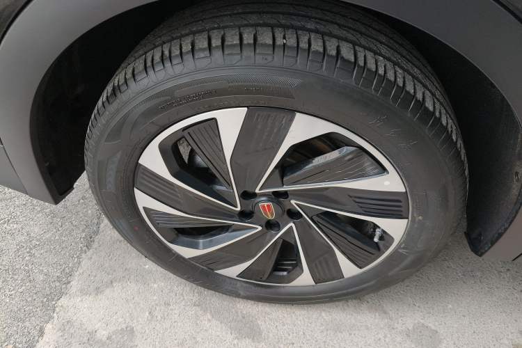 Used Hongqi HS7 PHEV 2024 2.0T PHEV Four-Wheel Drive Flagship Edition 6 Seats Right Rear Wheel Hub