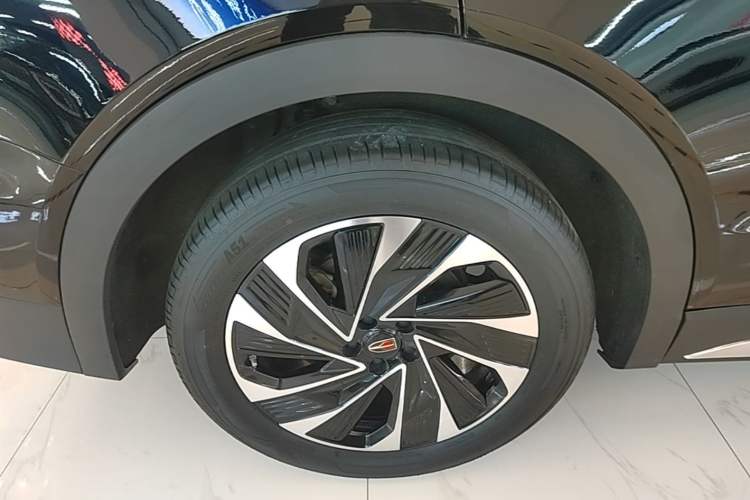 Used Hongqi HS7 PHEV 2024 2.0T PHEV Four-Wheel Drive Flagship Edition 6 Seats Right Rear Wheel Hub