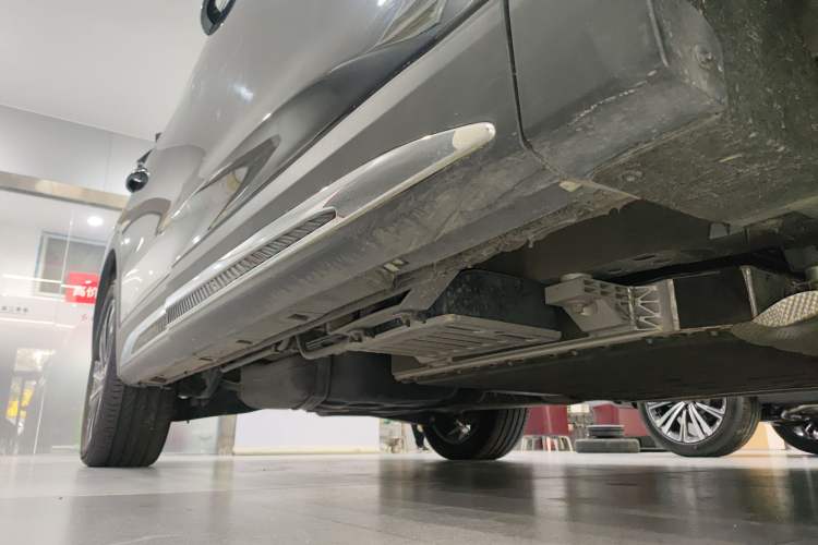 Used Hongqi HS7 PHEV 2024 2.0T PHEV Four-Wheel Drive Flagship Edition 6 Seats Right Side Sill