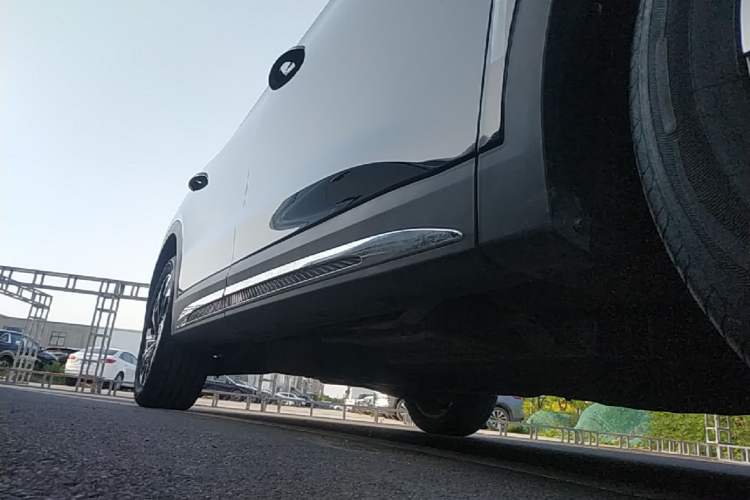 Used Hongqi HS7 PHEV 2024 2.0T PHEV Four-Wheel Drive Flagship Edition 6 Seats Right Side Sill