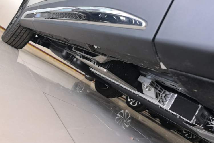 Used Hongqi HS7 PHEV 2024 2.0T PHEV Four-Wheel Drive Flagship Edition 6 Seats Right Side Sill