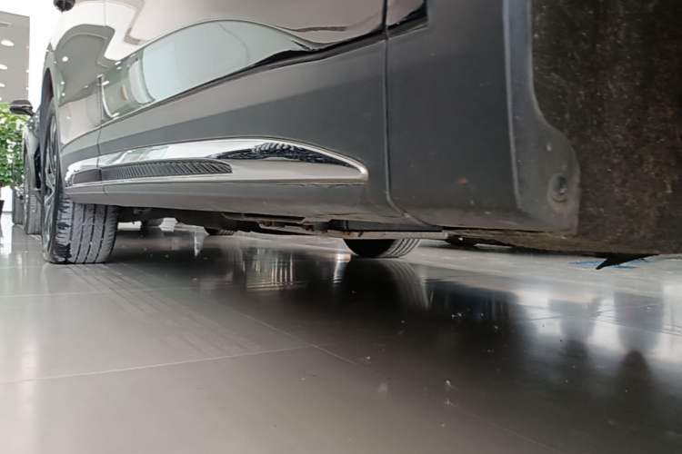 Used Hongqi HS7 PHEV 2024 2.0T PHEV Four-Wheel Drive Flagship Edition 6 Seats Right Side Sill