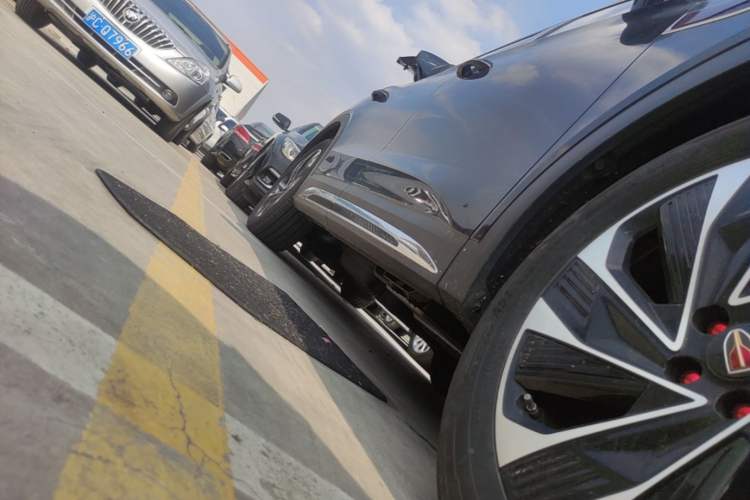 Used Hongqi HS7 PHEV 2024 2.0T PHEV Four-Wheel Drive Flagship Edition 6 Seats Right Side Sill