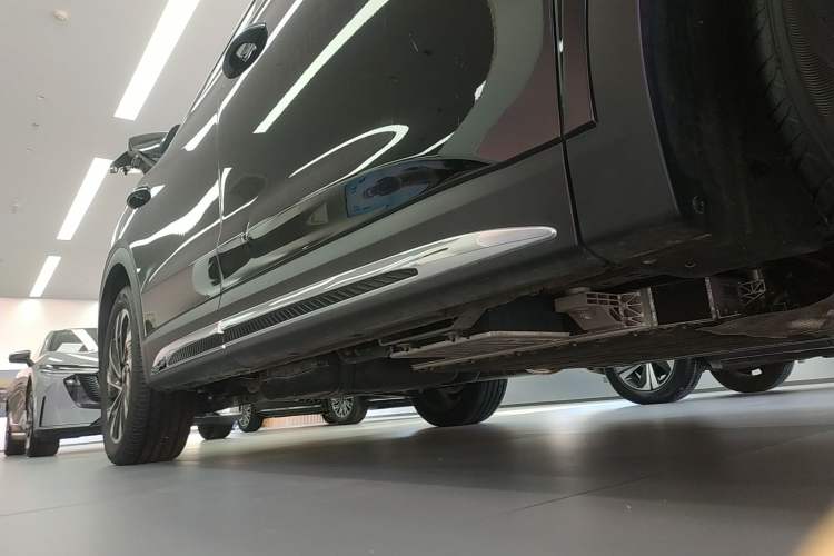 Used Hongqi HS7 PHEV 2024 2.0T PHEV Four-Wheel Drive Flagship Edition 6 Seats Right Side Sill