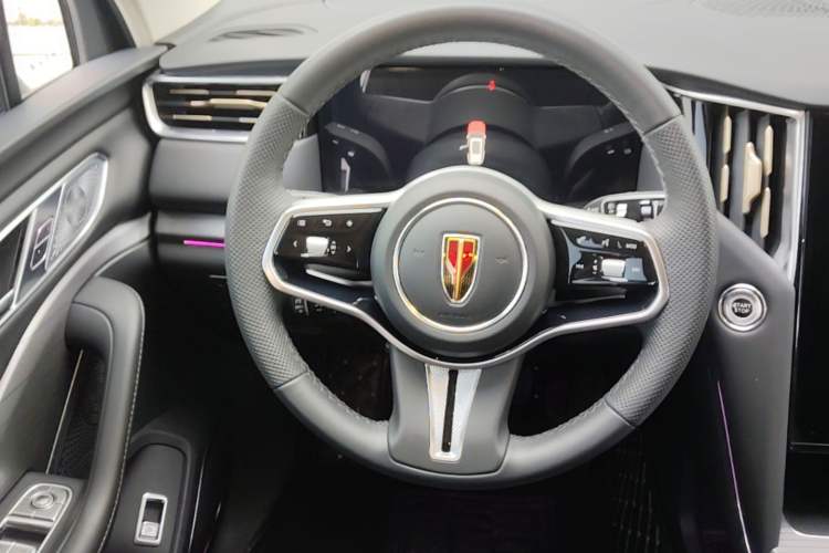 Used Hongqi HS7 PHEV 2024 2.0T PHEV Four-Wheel Drive Flagship Edition 6 Seats Steering Wheel