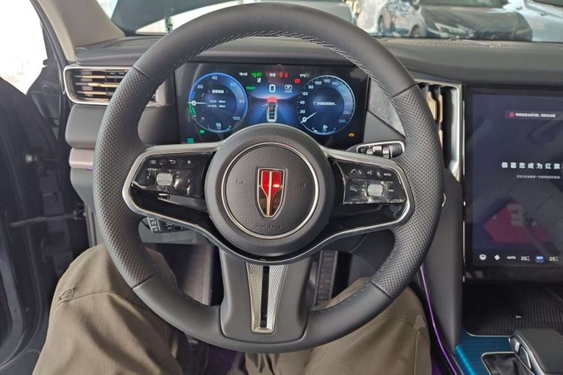 Used Hongqi HS7 PHEV 2024 2.0T PHEV Four-Wheel Drive Flagship Edition 7 Seats Steering Wheel