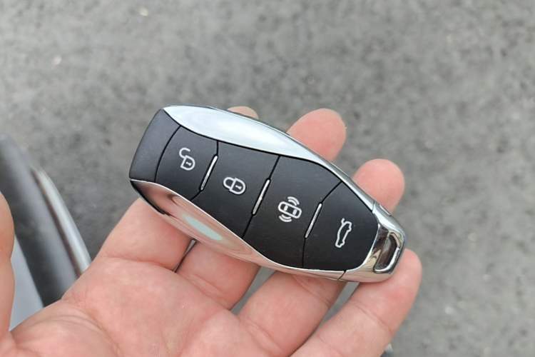 Used Hongqi HS7 PHEV 2024 2.0T PHEV Four-Wheel Drive Flagship Edition 6 Seats Vehicle Key